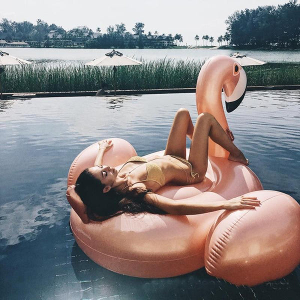 Flamingos & Co: Die Must-Haves für Deine Pool-Party